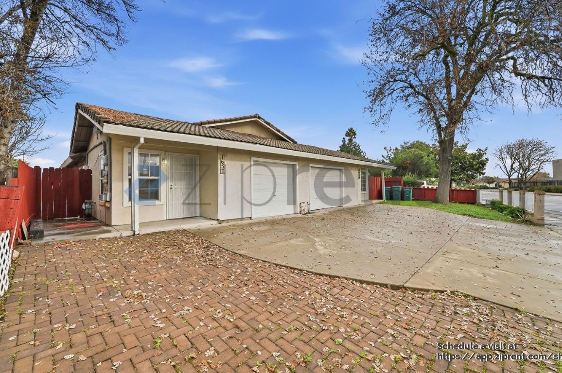 Building Photo - 1657 Knickerbocker Dr