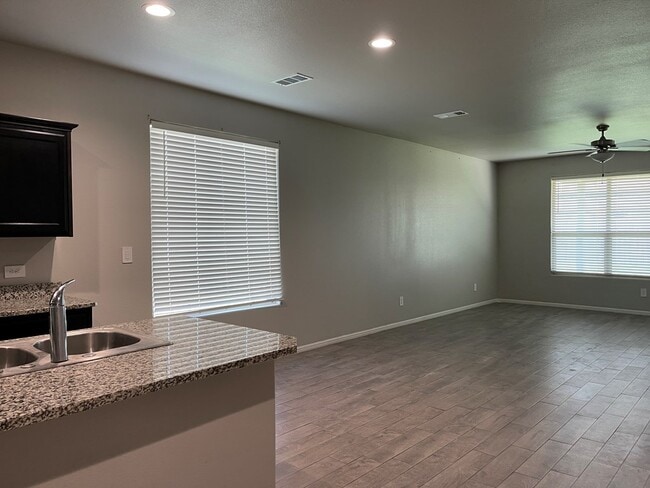 Building Photo - 7525 Orion Rd