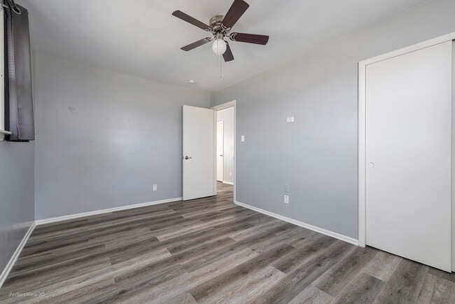 Building Photo - 1703 Pinewood Ln