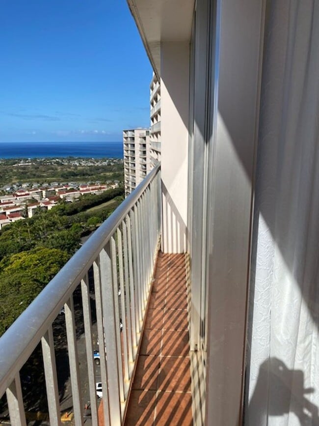 Building Photo - Makaha Valley Towers