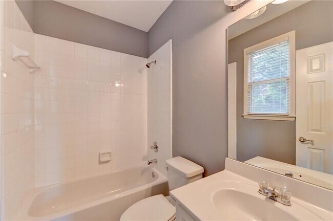 Building Photo - 1515 Boomer Cir