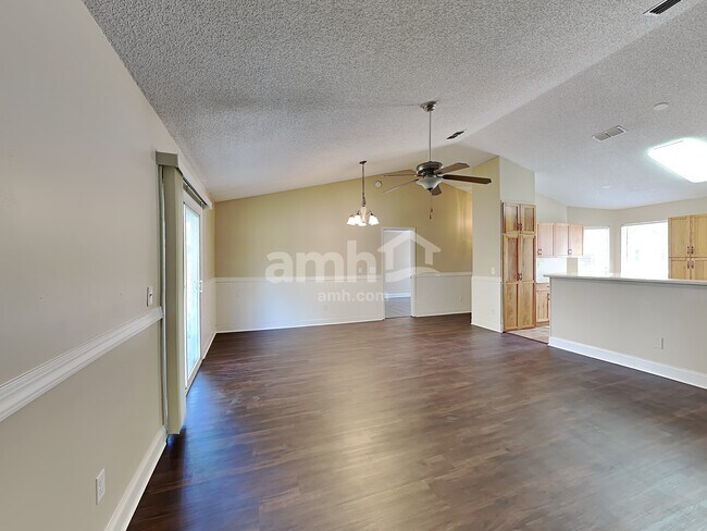 Building Photo - 10979 Mindanao Dr S
