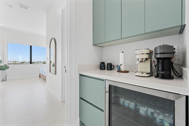 Building Photo - 247 Pescayo Ave