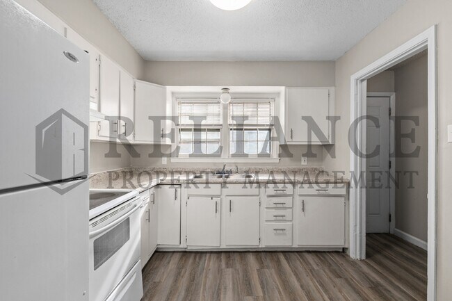 Building Photo - 1125 W 16th St N