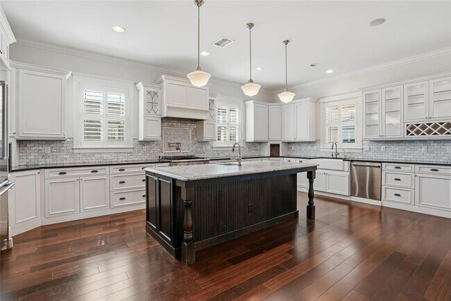 Building Photo - 1505 S Georgia Ave