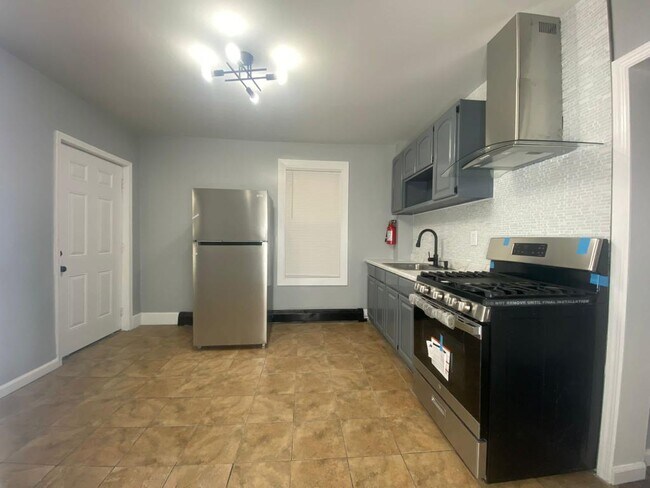 Building Photo - 51 Sassafras St