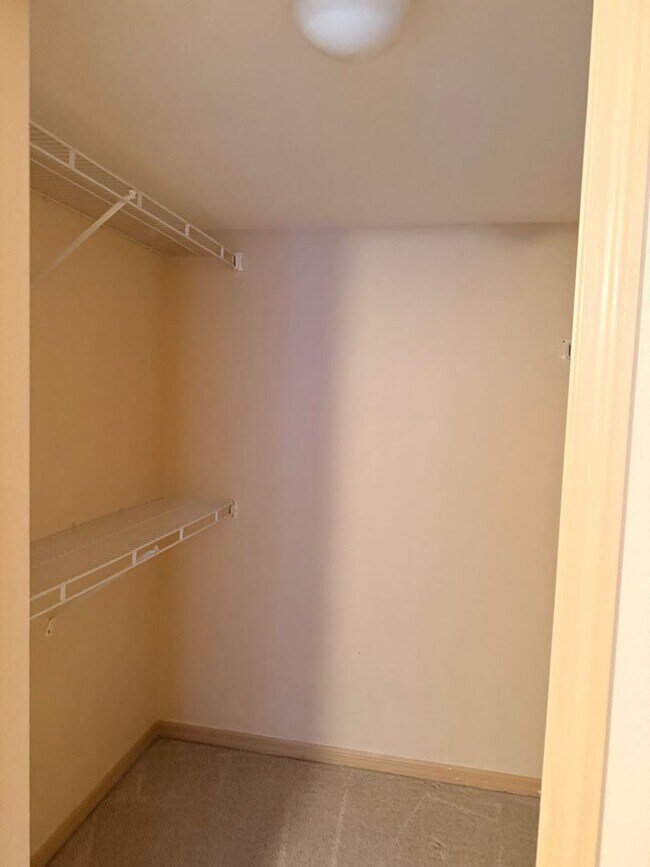 Building Photo - 2498 Sweetwater Club Cir