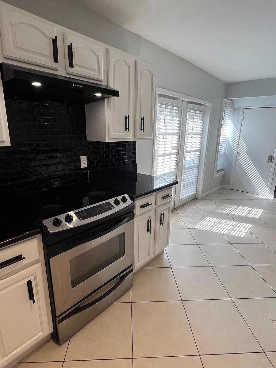 Building Photo - 2417 Sundy Ave