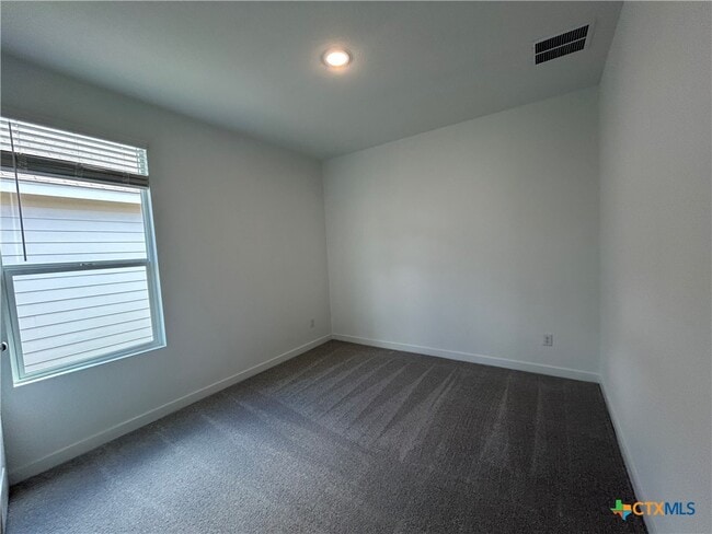 Building Photo - 728 Horsetail Ln