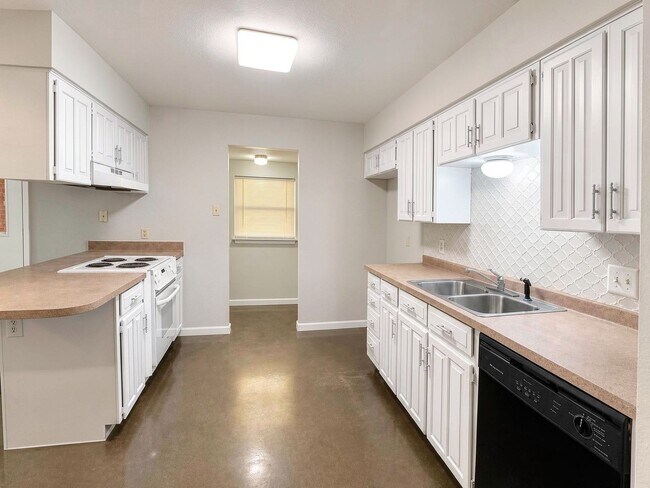 Building Photo - 915 Lemontree Dr