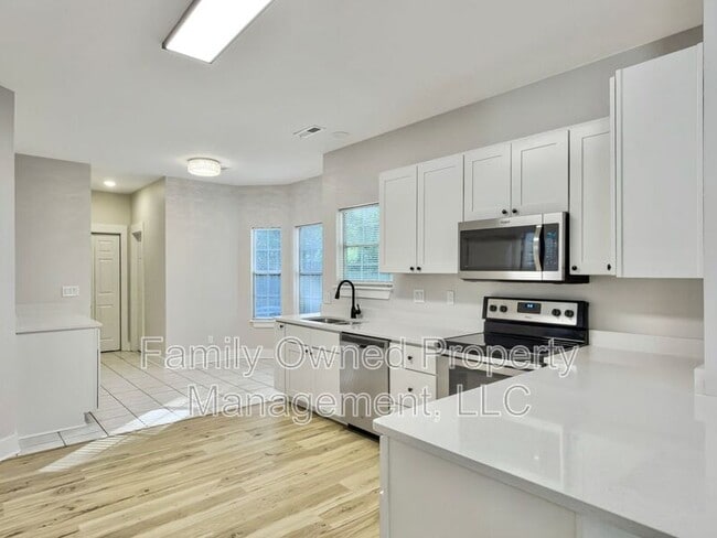 Building Photo - 105 Mallory Dr