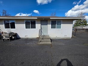 Building Photo - Newly Remodeled Townhouse in Spokane