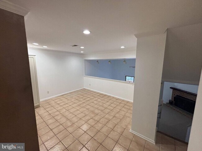 Building Photo - 120 Eaton Dr