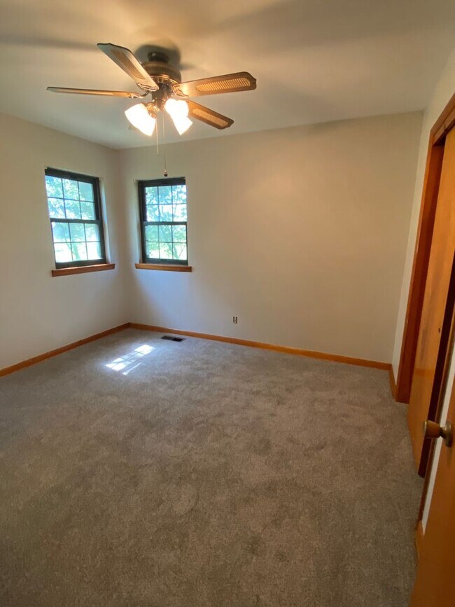 Building Photo - Country Living! Cute 2 bedroom 1 bath home...