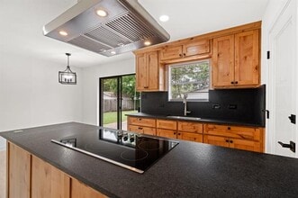 Building Photo - 103 N Summit St