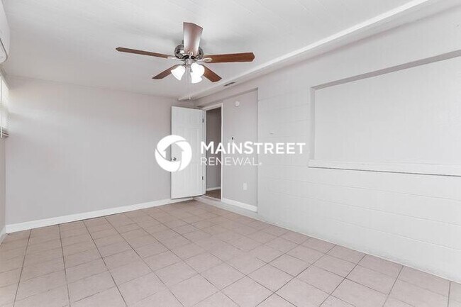 Building Photo - 4 Bedroom Pet-Friendly Home in HOLIDAY, FL with Main Street Renewal