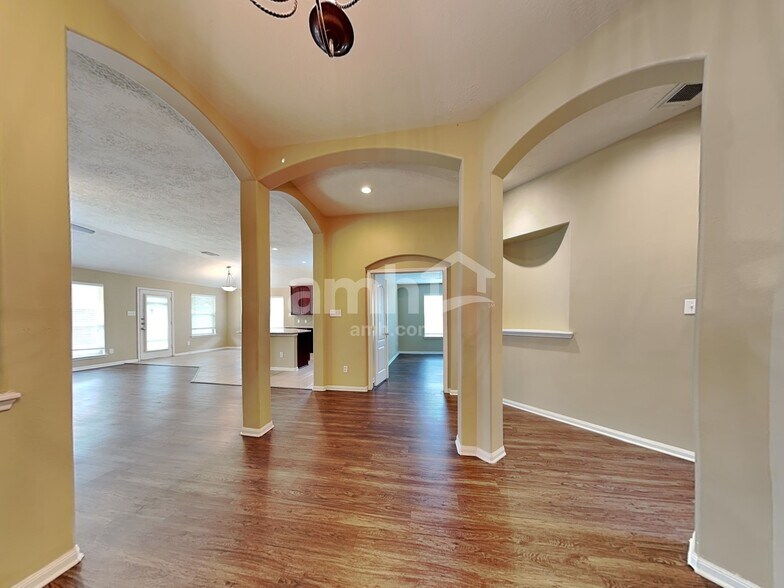 Building Photo - 7612 Misty Lake Ln