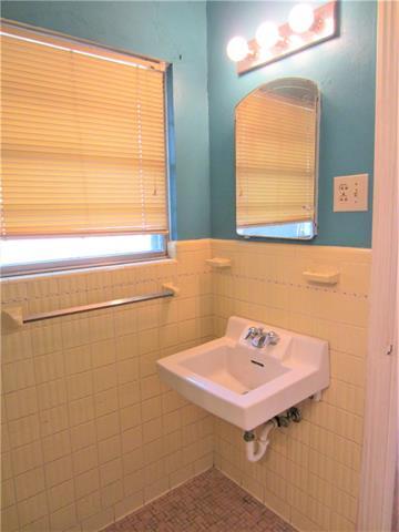 Building Photo - 709 Jannie St