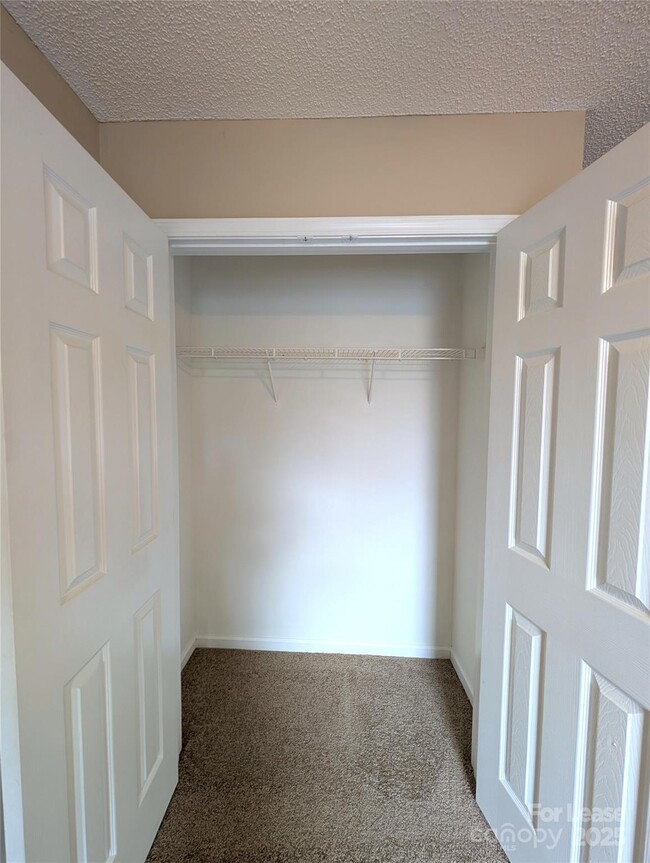 Building Photo - 144 W Walnut Ave