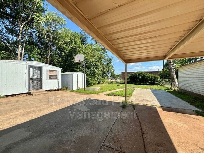 Building Photo - 1436 NE 8th St