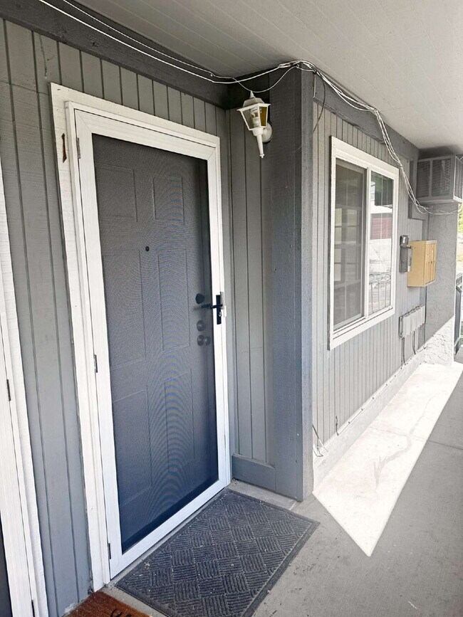 Building Photo - La Mesa Four-Plex Townhouse with Decks & G...