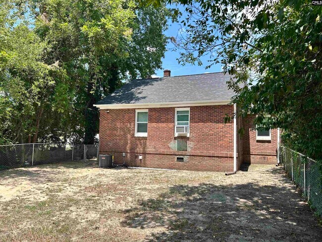 Building Photo - 2112 Academy St