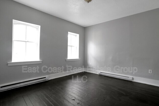 Building Photo - 113 N Centre St
