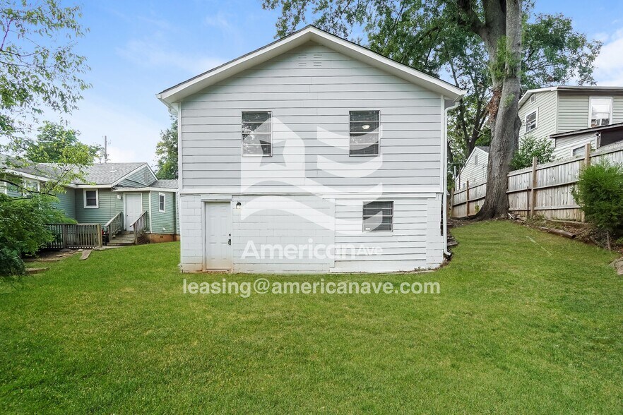 Building Photo - 1405 18th Pl SW