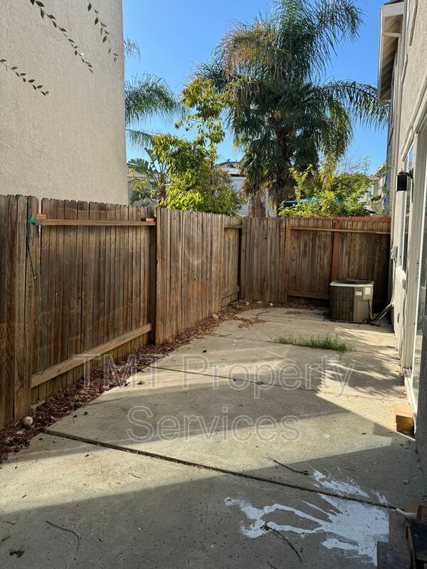 Building Photo - 3066 Staysail St