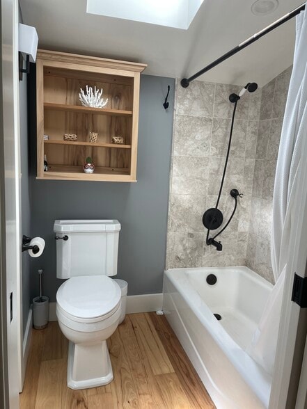 Building Photo - 8 Locke Ln