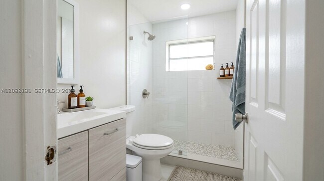 Building Photo - 7238 SW 94th Pl