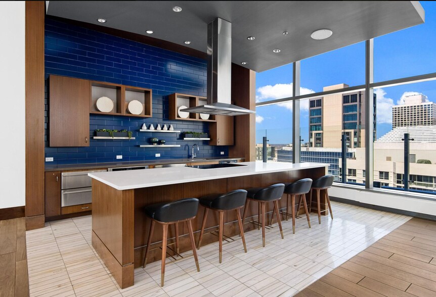 Building Photo - 50 E Chestnut St