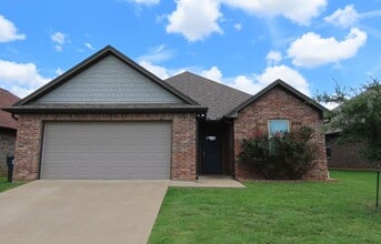 Building Photo - South Tyler-Whitehouse ISD!  Beautiful 3 Bedroom, 2 Bath Home