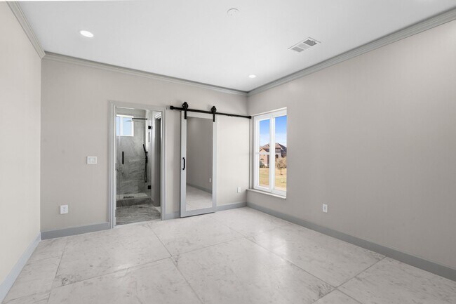 Building Photo - 703 Leaning Oak Trail