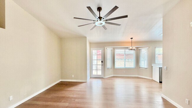Building Photo - Recently updated Single-Story Home in the lovely community of Wildomar!