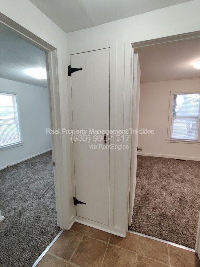 Building Photo - 729 S Fir St