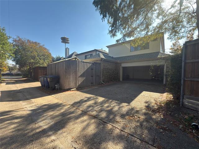 Building Photo - 5991 Lindenshire Ln