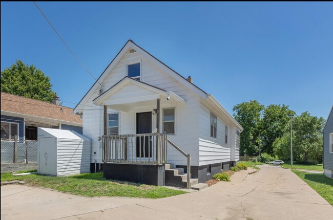Building Photo - Updated South Omaha Home with Oversized Ga...
