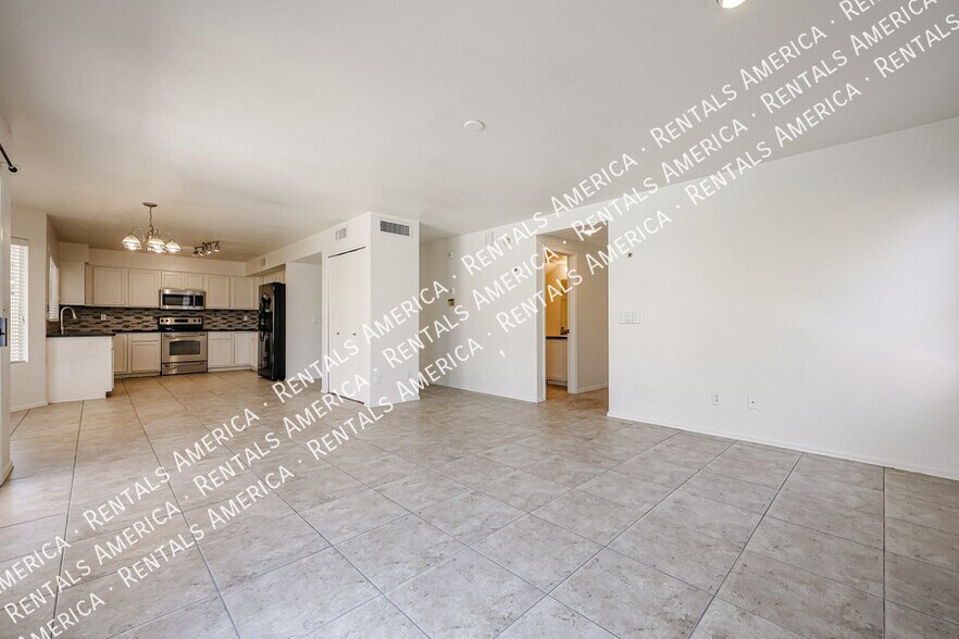 Building Photo - 2361 W Myrtle Dr