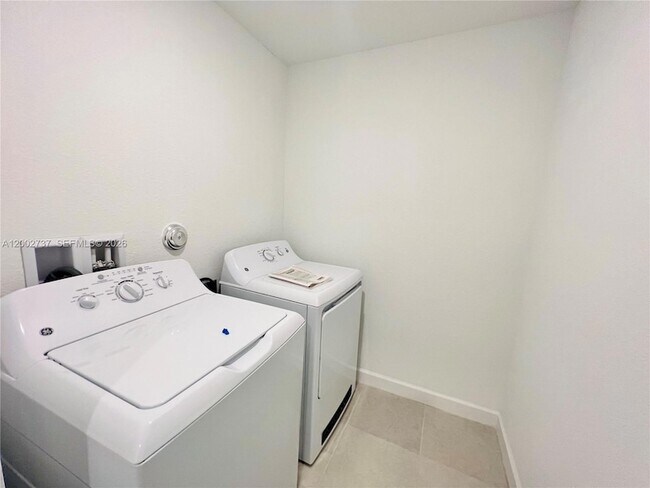 Building Photo - 6939 Harbours Edge Ave