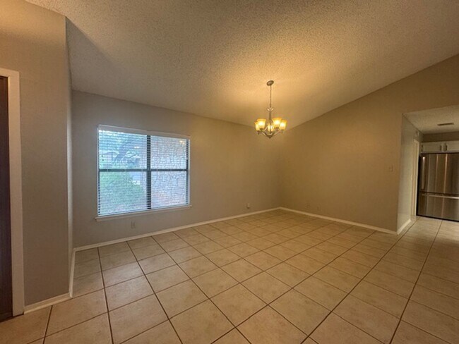 Building Photo - What a Gem! Spacious, Renovated 1-Story Ho...