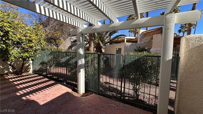 Building Photo - 5252 Island Chain Rd