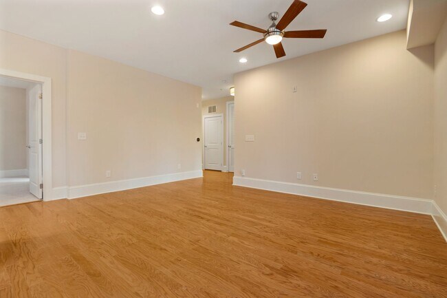 Building Photo - Luxurious 2BR Condo with Fantastic Upgrades!  Pet friendly!