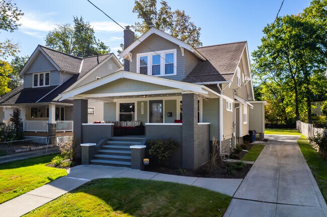 Building Photo - 18031 Larchwood Ave