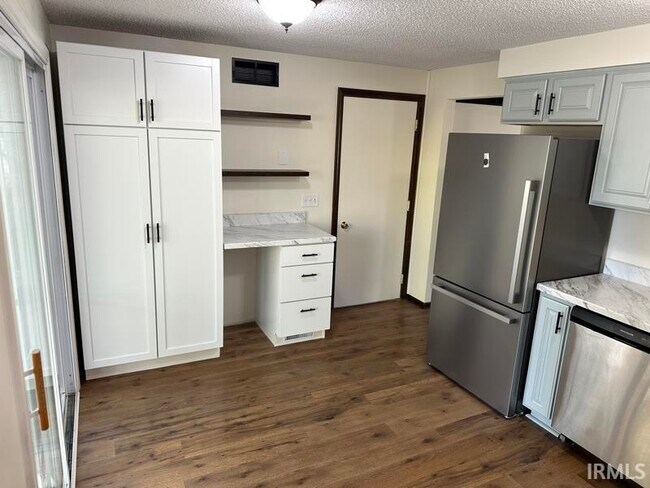 Building Photo - 2719 Kingsland Ct