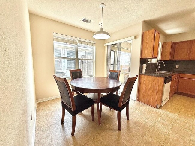Building Photo - 2722 Kelly Brook TR