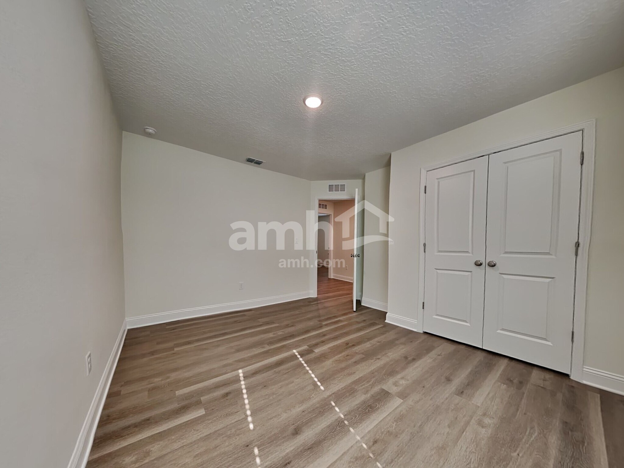 Building Photo - 11637 Hillside Dr