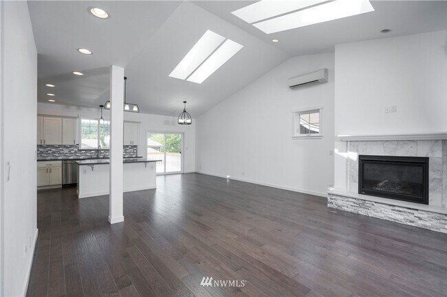 Building Photo - 116 S 42nd St