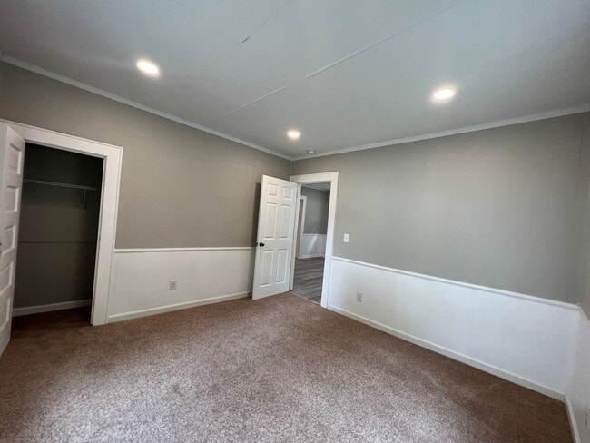 Building Photo - MOVE-IN READY!