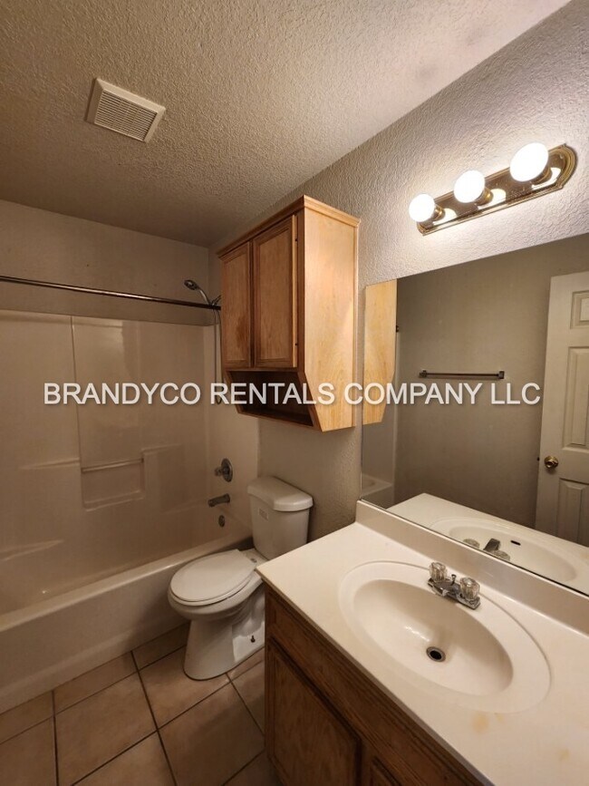 Building Photo - 4600 Acorn Creek Trail